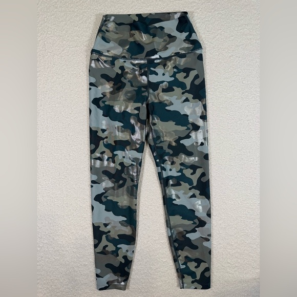 Carbon38 Pants - Carbon38 Metallic Camo 7/8 Legging size Small womens workout trendy